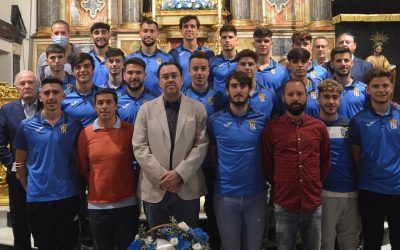 EL CAMAS C.F. REALIZA LA OFRENDA FLORAL A LA VIRGEN DE LOS DOLORES